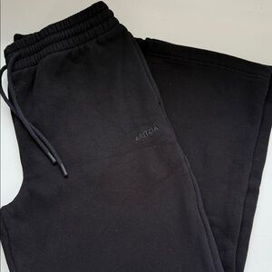 Aritzia Black SweatFleece Sweatpants